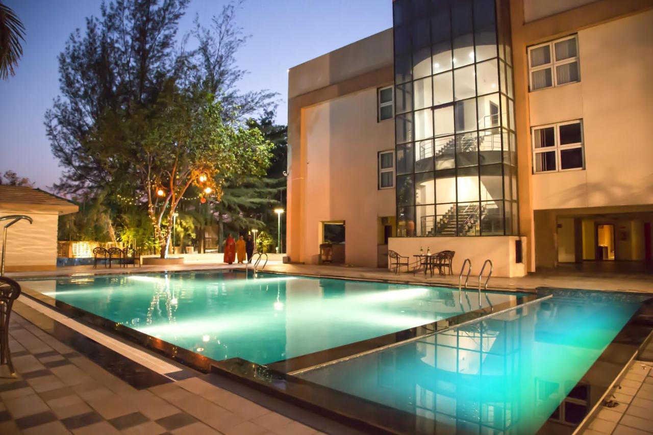 7 แอปเปิล รีสอร์ต - โลนาวาลา Hotel ภายนอก รูปภาพ