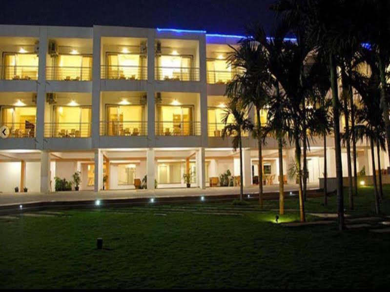 7 แอปเปิล รีสอร์ต - โลนาวาลา Hotel ภายนอก รูปภาพ