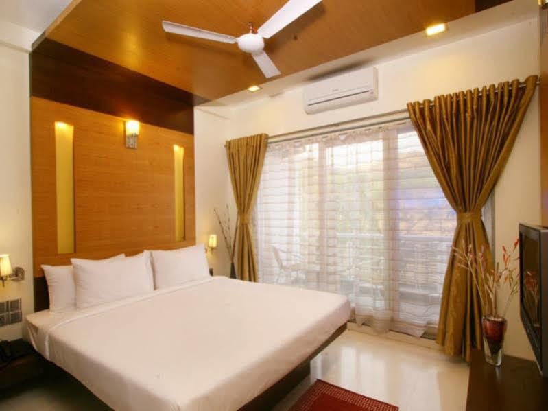 7 แอปเปิล รีสอร์ต - โลนาวาลา Hotel ภายนอก รูปภาพ